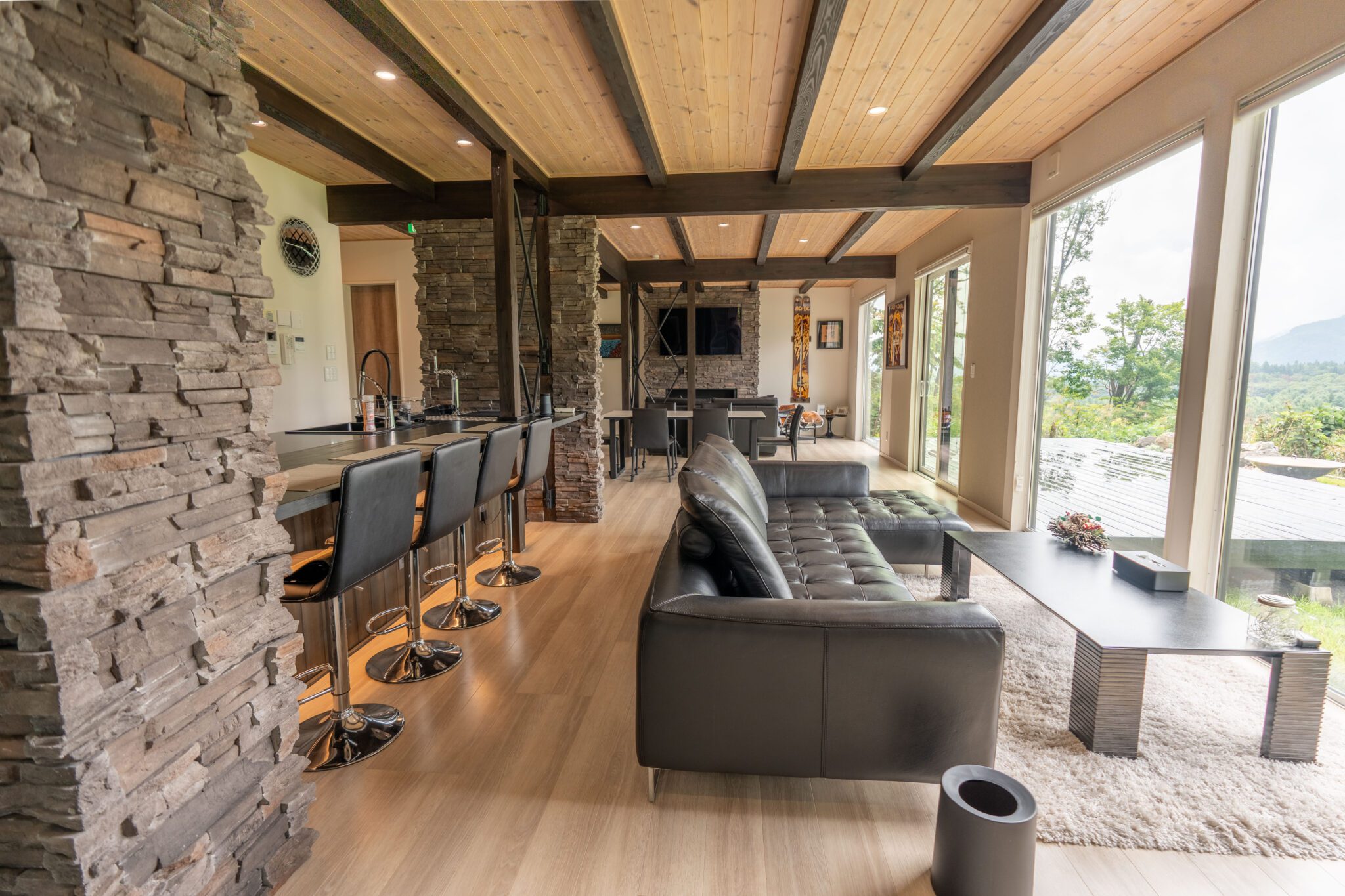 Hakuba Chalet Accommodation KIBEJE Hakuba - spacious living