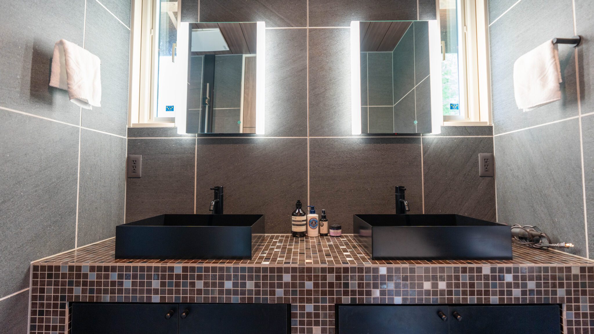 Hakuba Chalet Accommodation KIBEJE Hakuba - sinks in bathroom